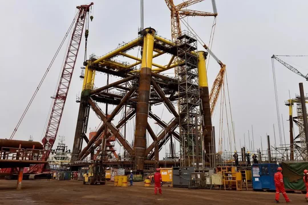 EZW11S-200/4000 風(fēng)塔重型卷板機(jī) EZW11S-200/4000 風(fēng)塔重型卷板機(jī)