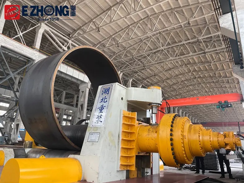 卷板機在基礎(chǔ)設(shè)施發(fā)展中的作用 卷板機在基礎(chǔ)設(shè)施發(fā)展中的作用